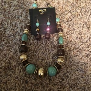 Mix it necklace and earrings